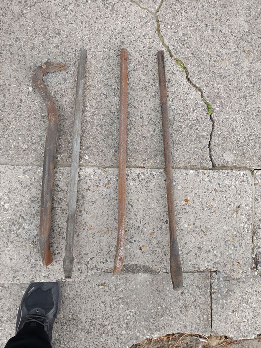 Инструменти използвани,чукове,бензинова лампа нова.