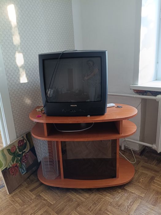 Продам телевизор б/у с тумбой