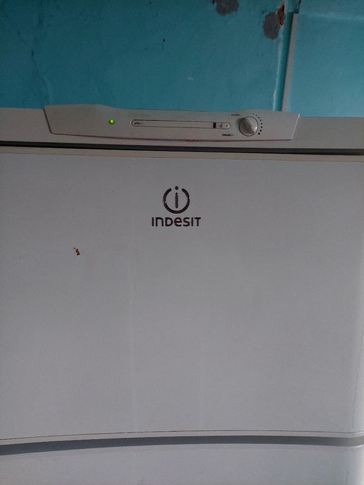 Холодильник Indesit