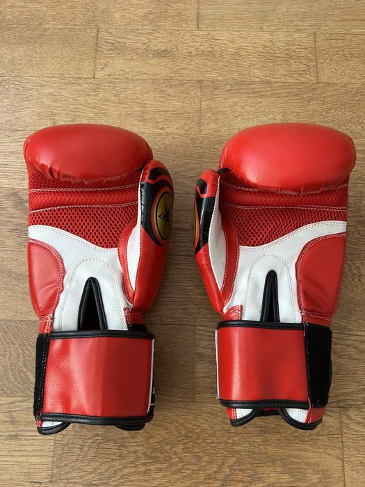 Боксови ръкавици