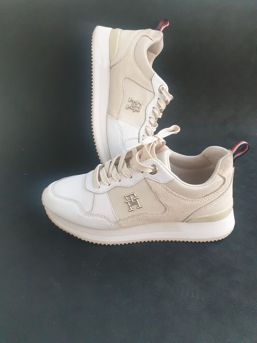 Кроссовки Tommy Hilfiger 2 пары.
