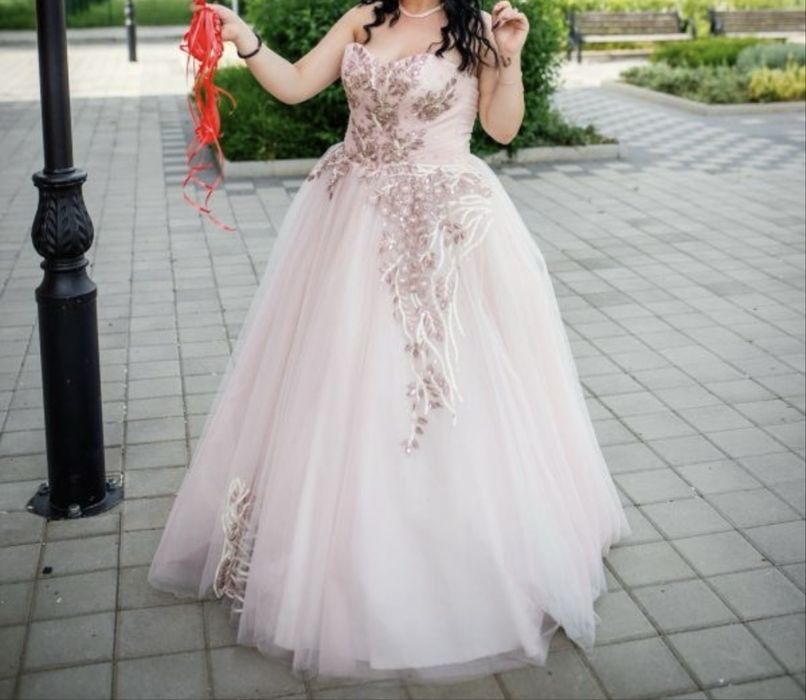 Бална рокля- цвят пудра с корсет