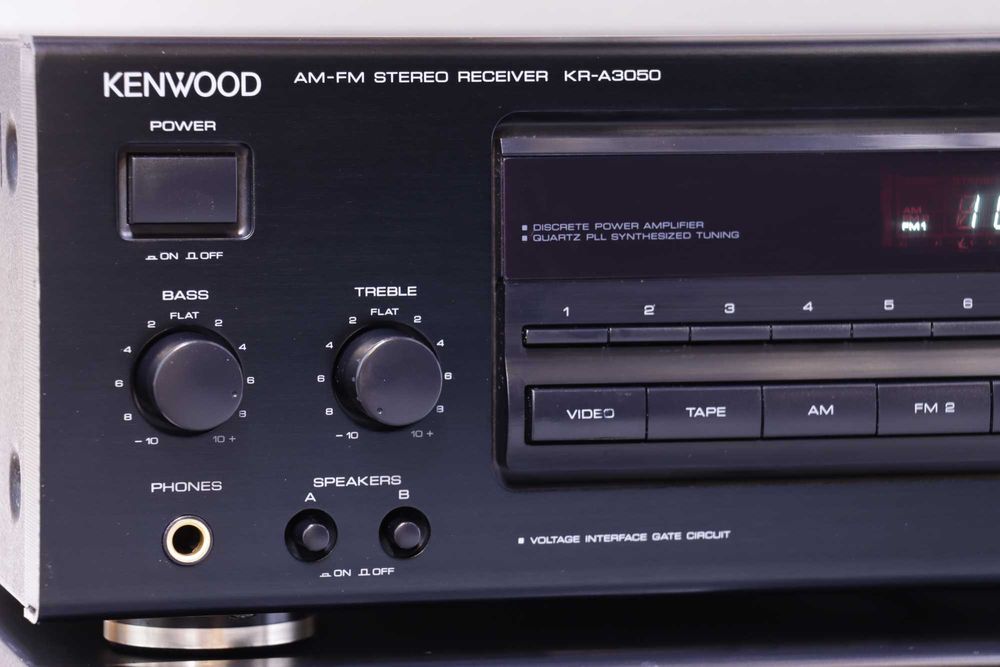 Linie audio Kenwood  - Amplituner RDS + CD Player + Dublu Casete,2x70W.