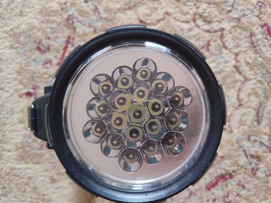 Продаю светодиодный фонарь