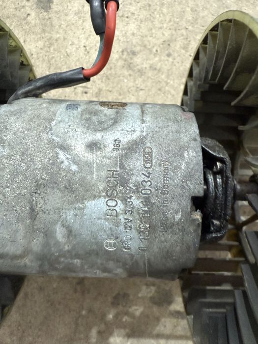 Моторче за парно мерцедес 124 оригинално!!