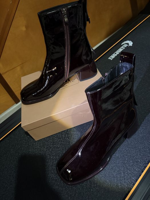 Лакированные споги