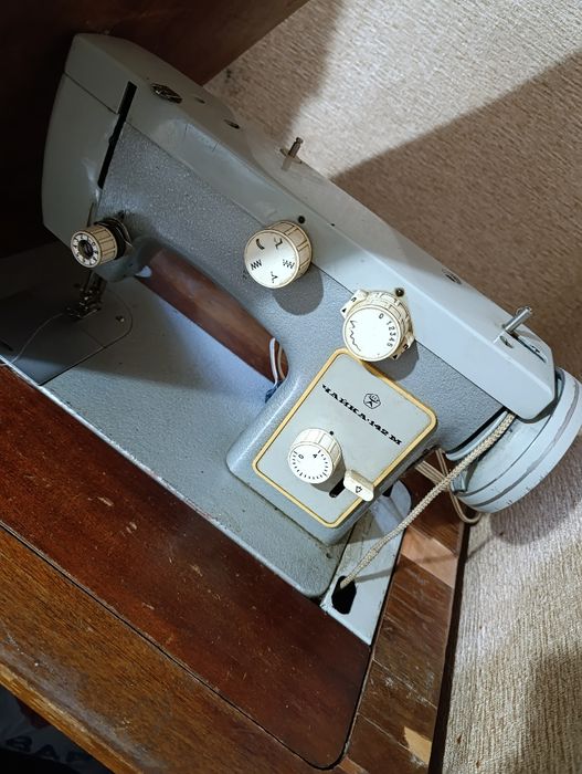 Продам швейную машину Чайка