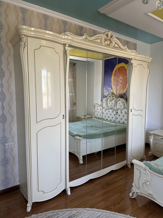 Продам спальный гарнитур