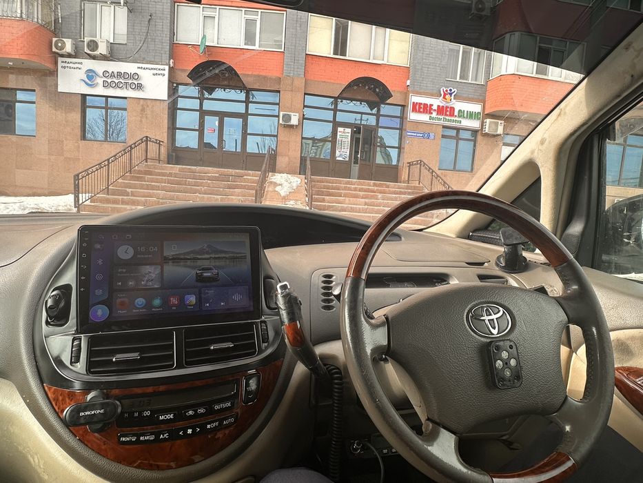 Toyota Estima 2005год