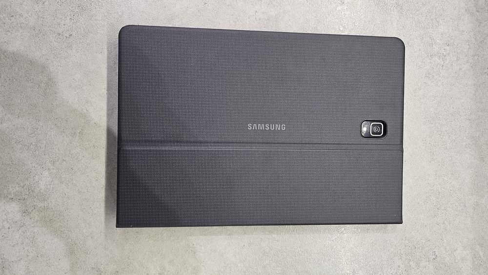 Samsung Galaxy Tab S4 + оригинална клавиатура + кутия