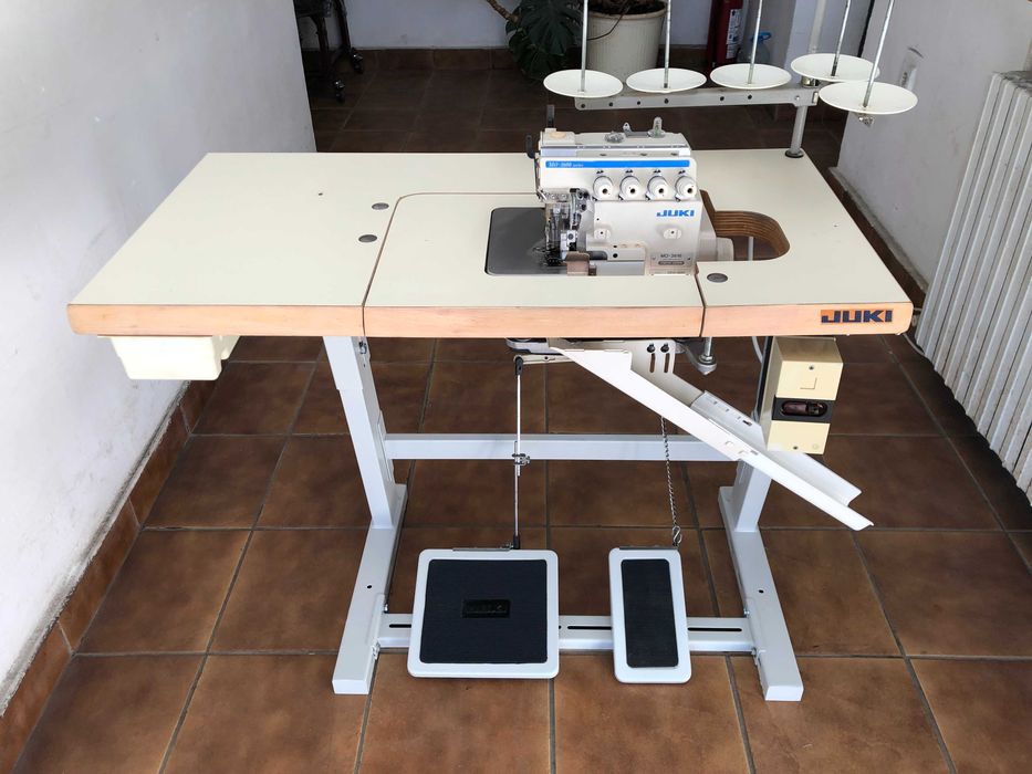 Masini de cusut industriale triploc juki