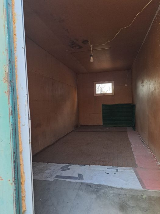 Вагон контейнер яшашга мослаштирилган.