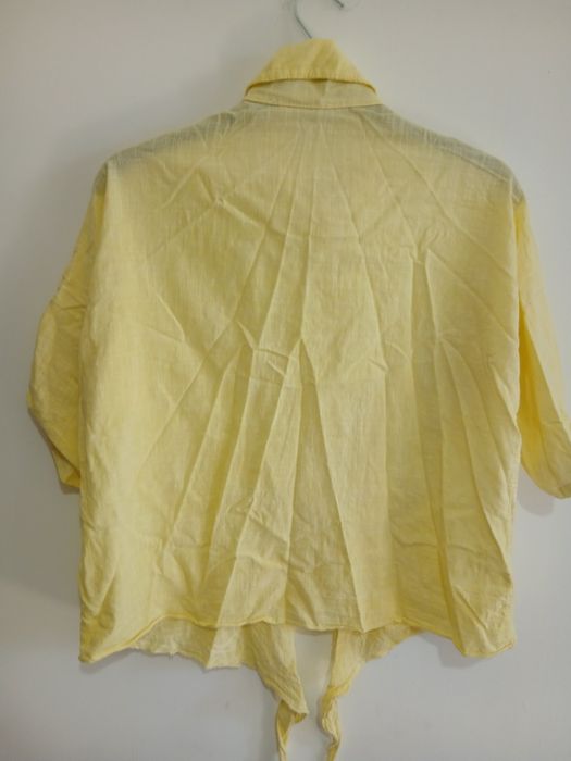 Bluza de vara marimea M pentru fete/femei in stare perfecta
Dimensiuni
- latimea intre umeri 65 cm
- latimea intre axile 55 cm
- circumferinta talie 1
