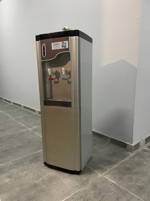 Кулер для воды Диспенсер