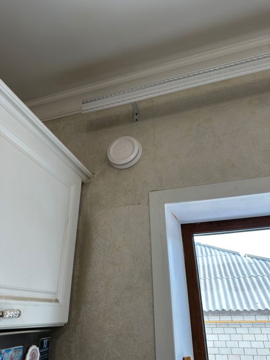 Приточный клапан вентиляции для окна.