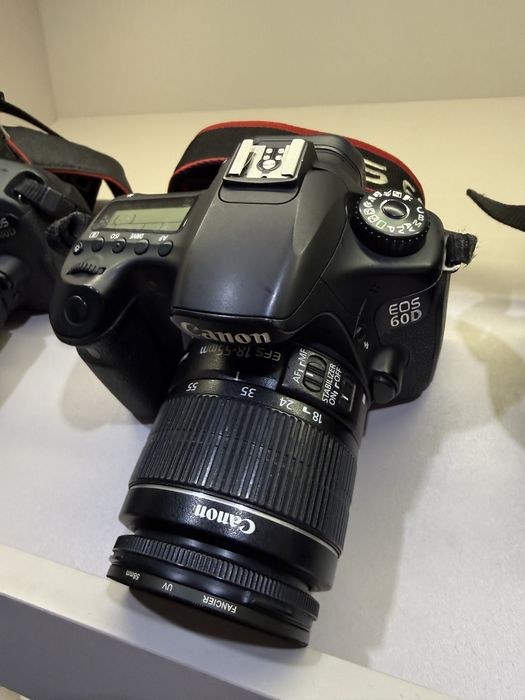Canon eos 60D  есть зарядное устр