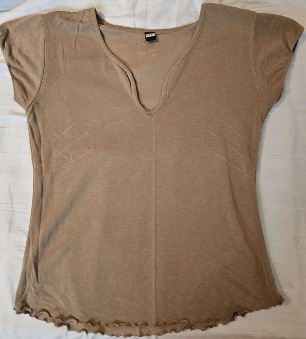 4 блузи с къс ръкав в различни стилове