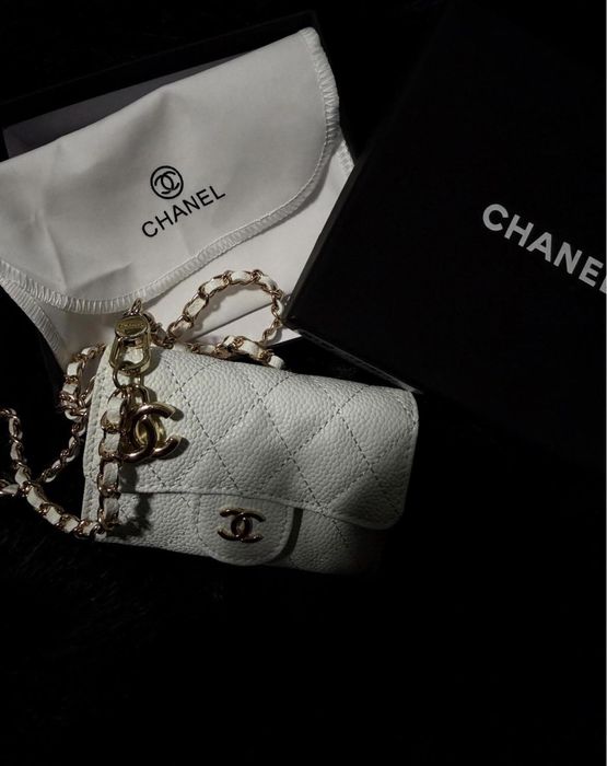 Козметика и чанти на Chanel