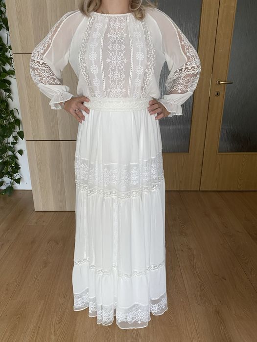 Rochie de mireasa cu broderie traditionala