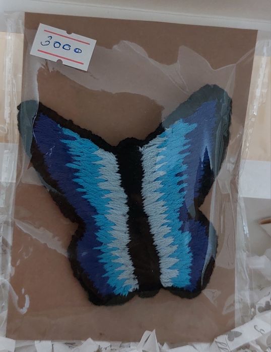 Брошь вышитая бабочка