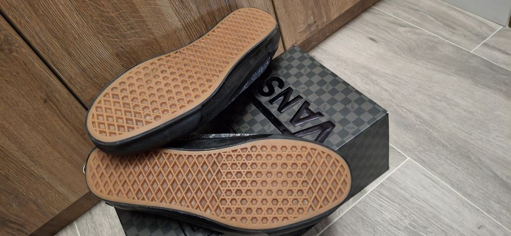 Încălțate bărbați Vans ,mărimea 45 ,in stare foarte bună.