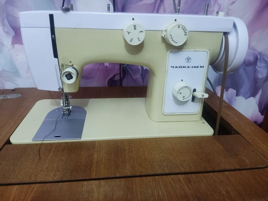 Продам швейную машинку
