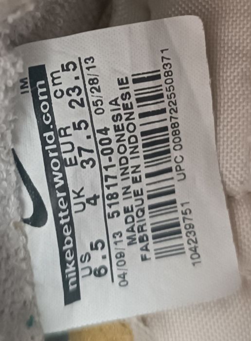 Adidași. Ghete. Nike