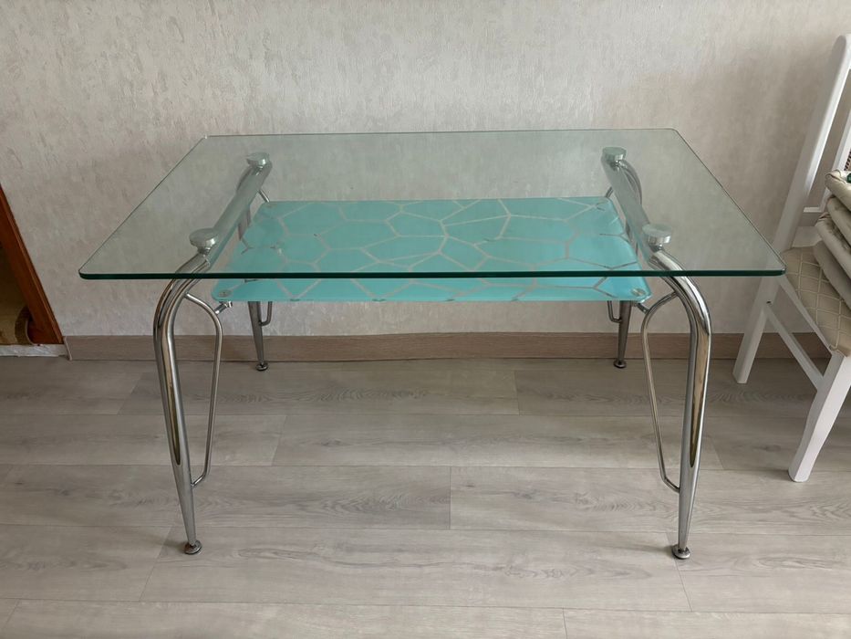 Продам стол кухонный