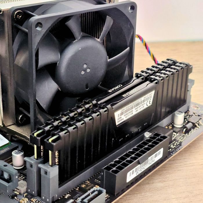 Kit i3 8100 + Asus Prime H310M-D + 16GB RAM Corsair 3000Mhz + SSD 256GB