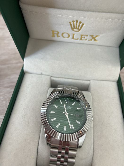 часы ролексы в отличном состояний