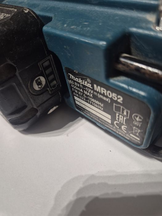 Radio makita 12v mr 052