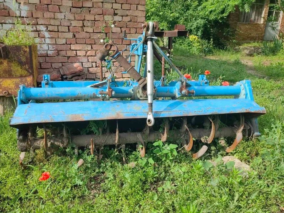 Трактори и косачка
