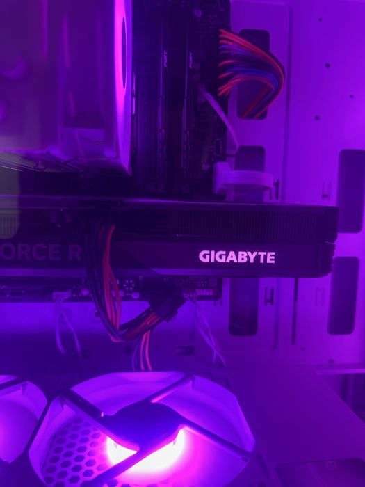 Продам видиокарту гигабайт ртх 4060