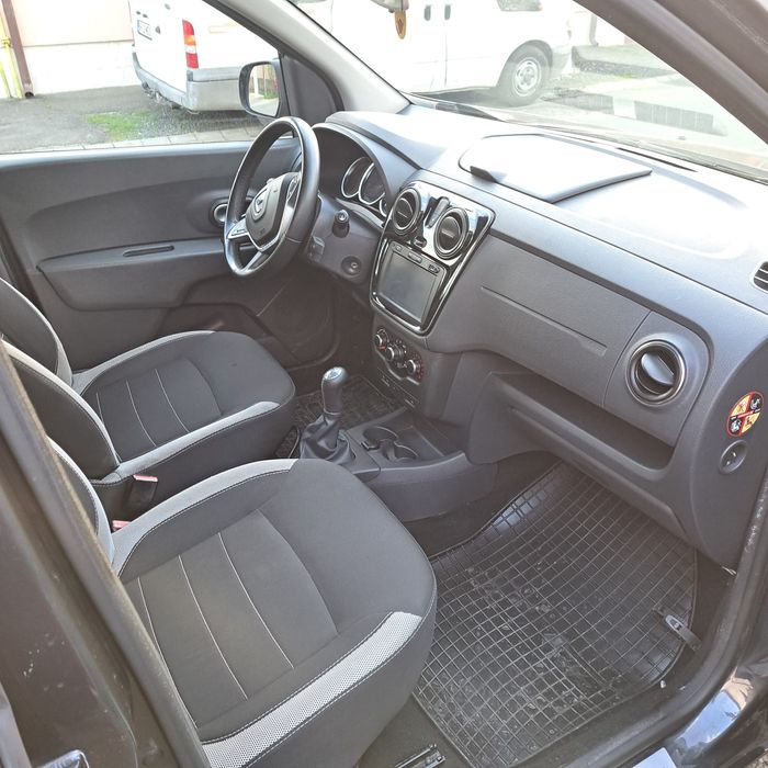 Dacia Lodgy Stepway – An 2018 – 1.2 TCe Benzina 116CP – Euro 6 – Clima * Navigatie * Senzori - Doar 99.000km !