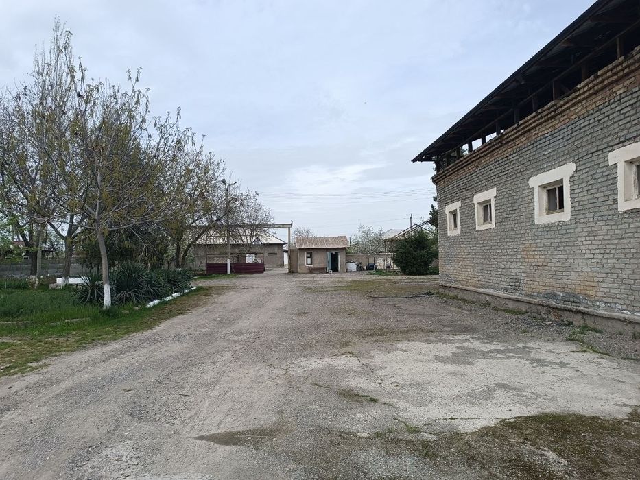 Кўчмас мулк сотилади