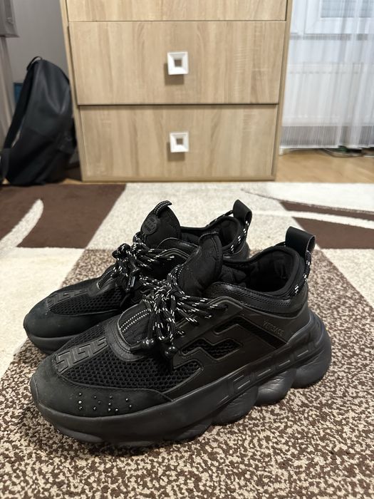 versace chain reaction