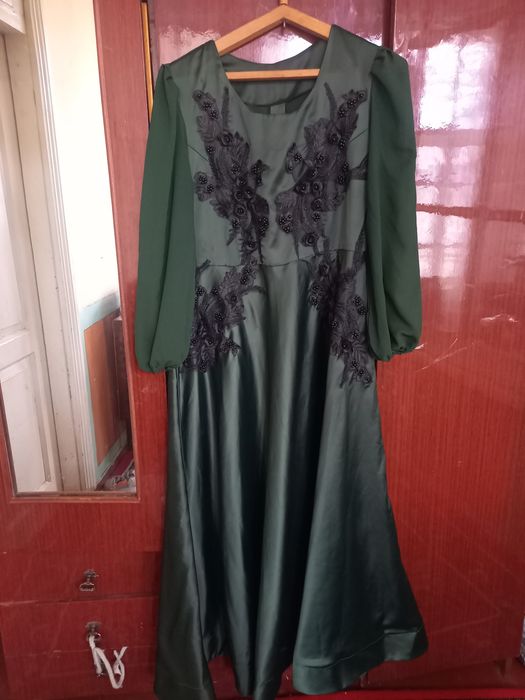 Ayollar oqshom libosi