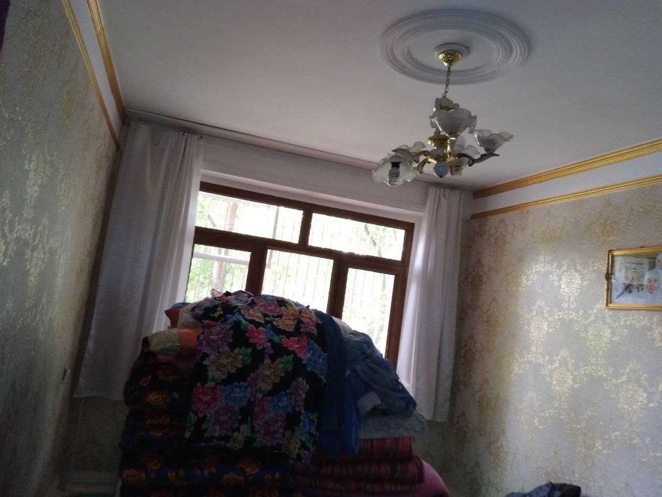 Навоий шахар Рус черков ёнида 1-кават 3- хоналиг квартира сотилади