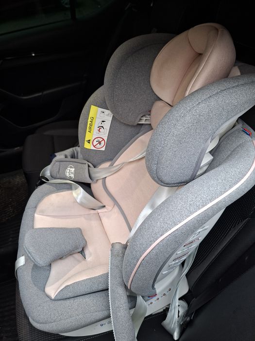Scaun auto cu isofix