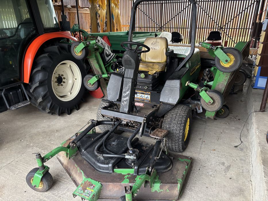 Masina tuns iarba fazon john deere