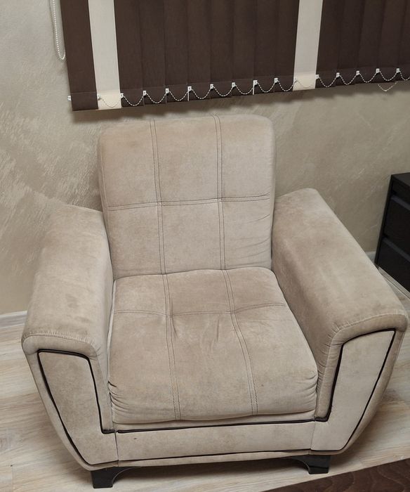 Диван от три части  и маса