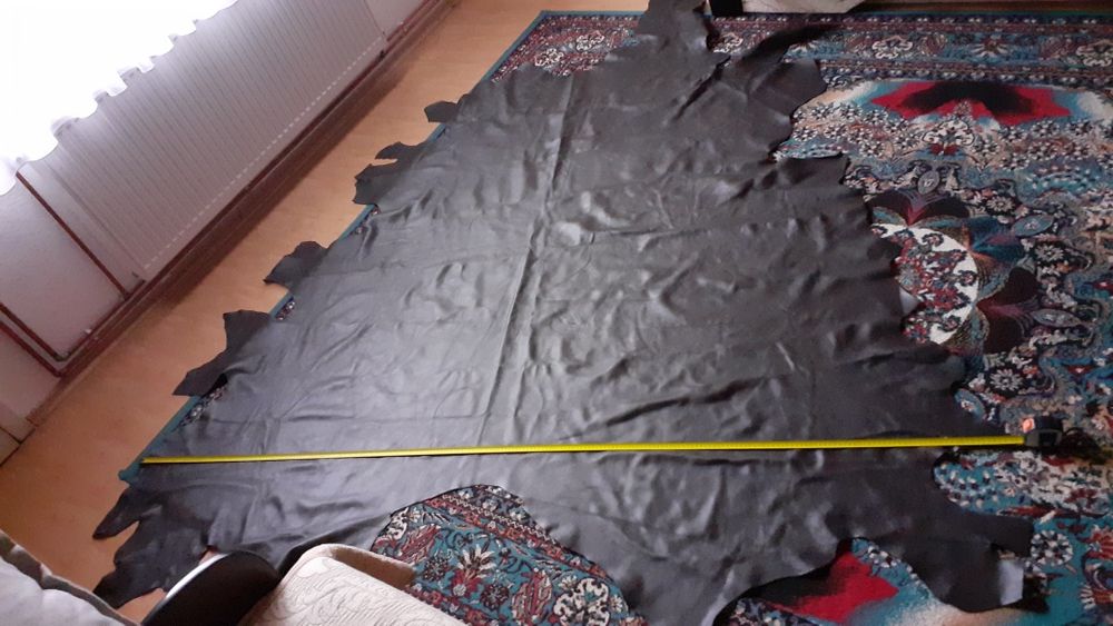 Piele vițel dintr-o o bucată de culoare maro inchis