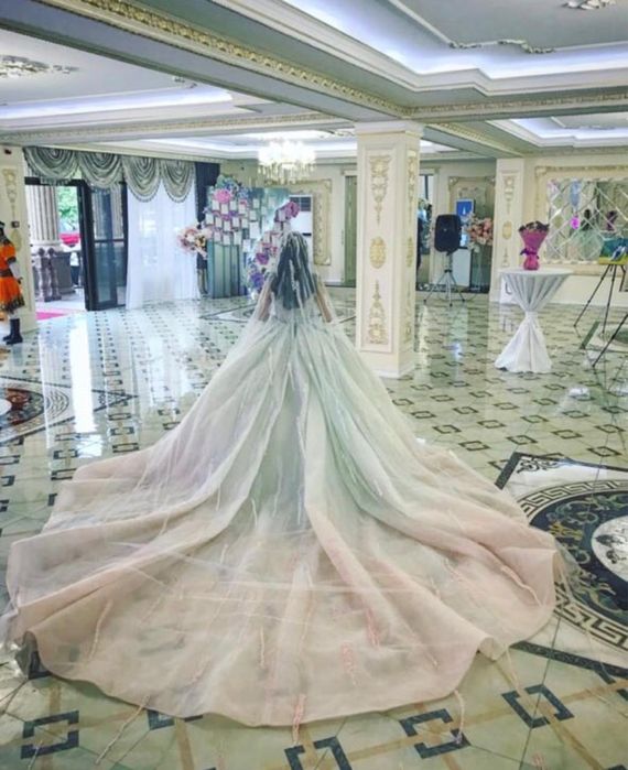 Срочно продам свадебные платье