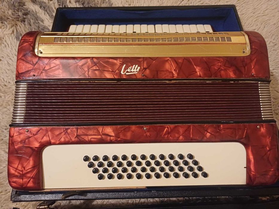 Акордеон Weltmeister 48 баса