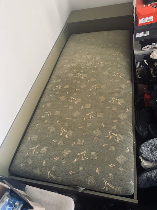 Единично легло с матрак / ракла / две легла с матраци