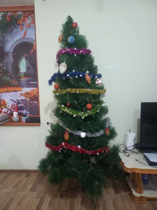 Продаётся хорошая ёлка!