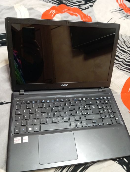 Vând laptop  Acer v5 551