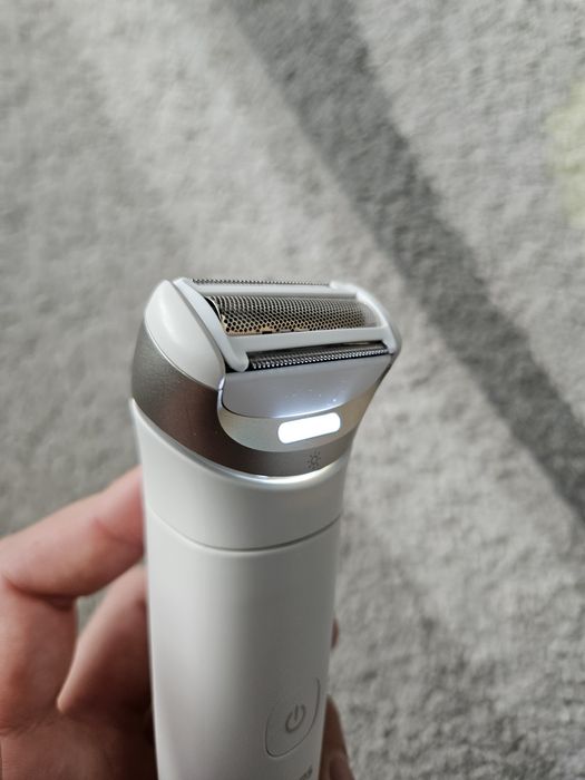 Електрическа самобръсначка за жени PHILIPS, Серия 8000, За мокро и сухо ползване