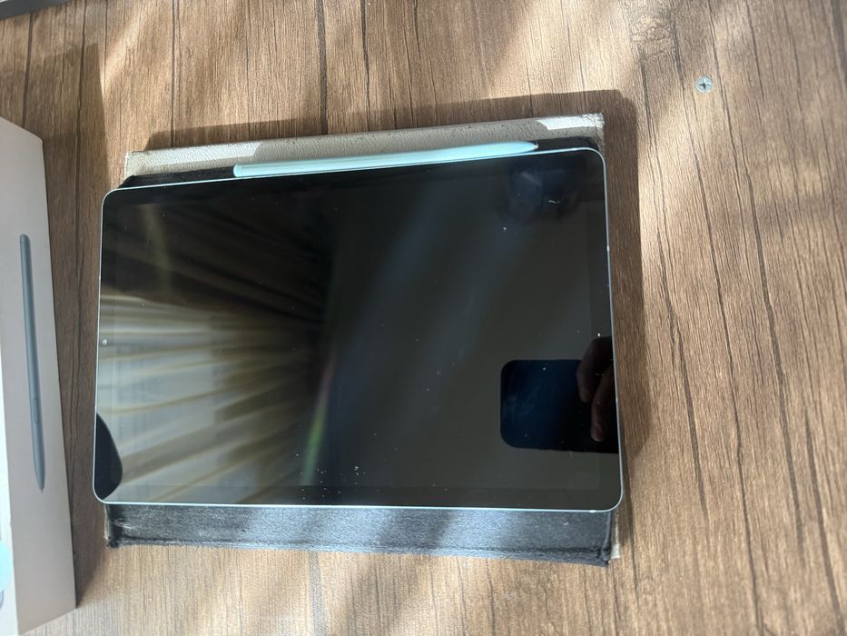Продам планшет Samsung s6 lite в хорошем состояние