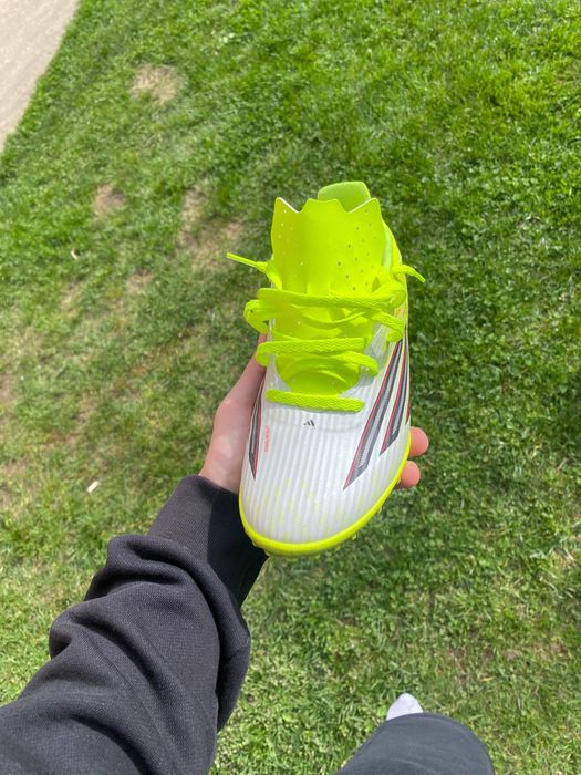 Adidasi de fotbal F50